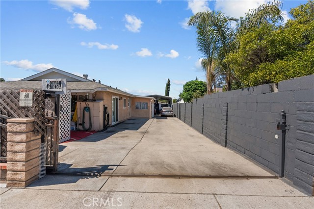 13086 Foothill Boulevard, Sylmar CA: https://media.crmls.org/medias/20e20456-0b89-4880-9e75-0b82c9fe6cf5.jpg