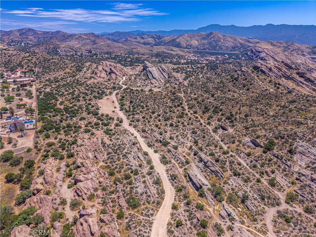 https://media.crmls.org/medias/20e20d03-3a45-4f7b-a7ce-f754f4342673.jpg?preset=X-Large