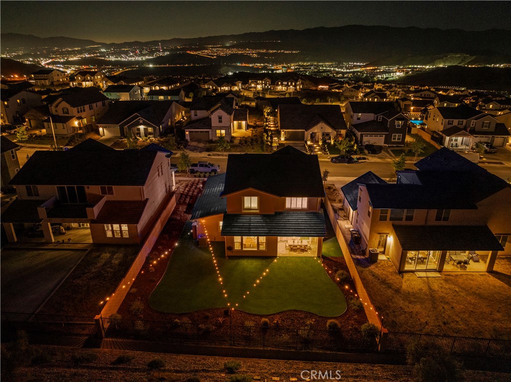 https://media.crmls.org/medias/20e255d1-9002-4676-83a5-ab78482f1b6c.jpg?preset=X-Large