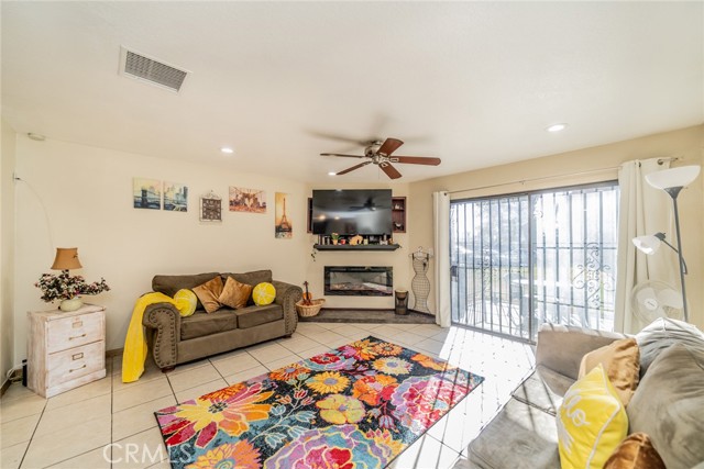 Detail Gallery Image 4 of 40 For 936 Fairway Dr #24,  Colton,  CA 92324 - 2 Beds | 2 Baths