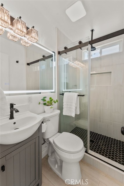 Detail Gallery Image 19 of 36 For 8502 Comolette, Downey,  CA 90242 - 3 Beds | 2 Baths