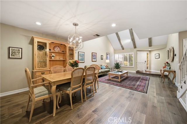 Detail Gallery Image 5 of 39 For 5930 Tampa #204,  Tarzana,  CA 91356 - 3 Beds | 3/1 Baths