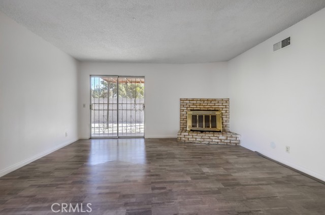 Detail Gallery Image 5 of 12 For 1001 S Golden West Ave, Santa Ana,  CA 92704 - 4 Beds | 2 Baths