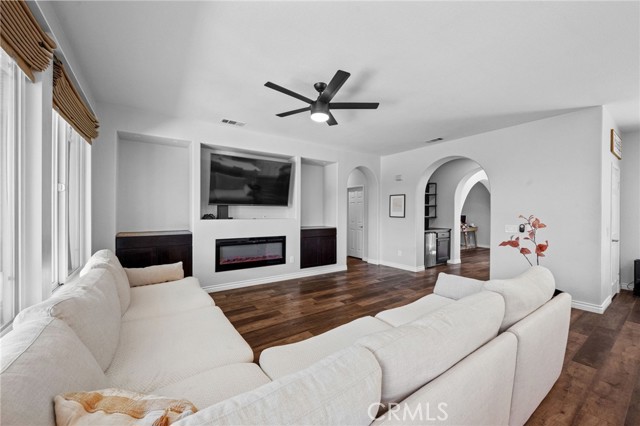 29409 Lake Hills Drive, Menifee CA: https://media.crmls.org/medias/20e6989a-11c9-443d-be53-bf57291df24f.jpg
