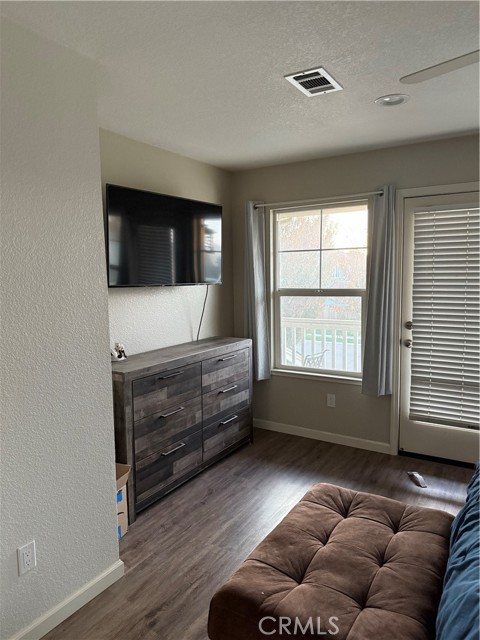 Detail Gallery Image 5 of 9 For 1574 Hearthsong Dr, Manteca,  CA 95337 - 3 Beds | 2/1 Baths