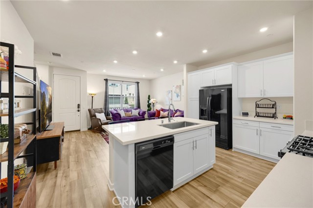 1095 W Buttercup Lane, Rialto CA: https://media.crmls.org/medias/20e7a429-d9b3-4f5a-b403-715e31aeabf3.jpg