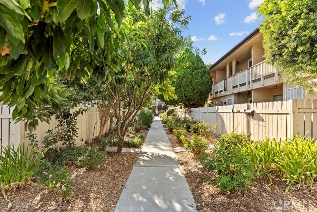 8031 Canby Ave, 4 photo 2