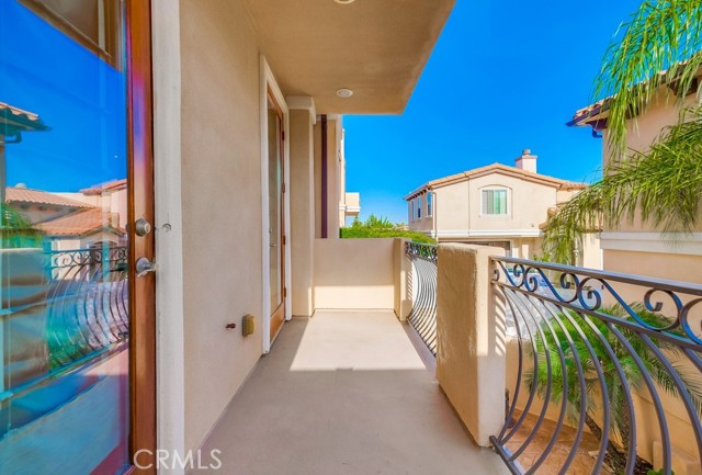 Detail Gallery Image 35 of 71 For 1902 Marshallfield Ln a,  Redondo Beach,  CA 90278 - 4 Beds | 3/1 Baths