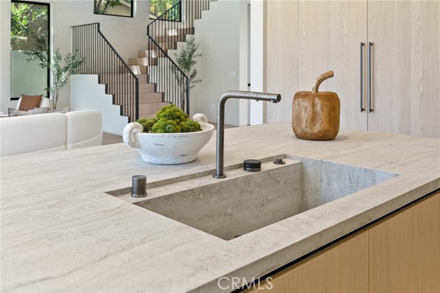 Detail Gallery Image 14 of 65 For 14738 Otsego St, Sherman Oaks,  CA 91403 - 5 Beds | 5/1 Baths