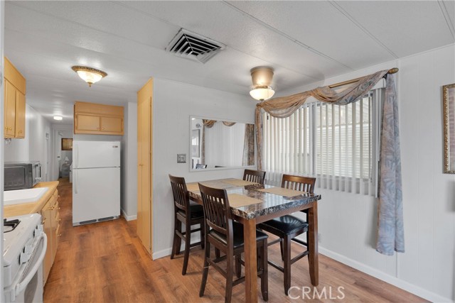 701 Montara Road, Barstow CA: https://media.crmls.org/medias/20eb4cdc-75c1-4e5a-a9a9-9a0e861eab93.jpg