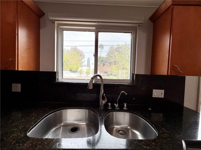 Detail Gallery Image 19 of 72 For 24204 Calvert, Woodland Hills,  CA 91367 - 6 Beds | 3 Baths