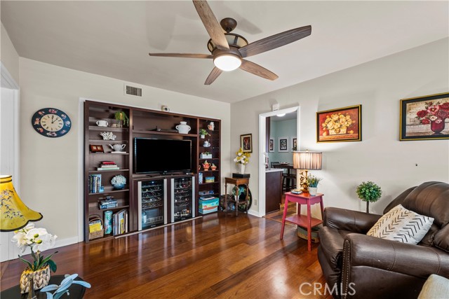 Detail Gallery Image 30 of 48 For 385 S Oakland Ave #305,  Pasadena,  CA 91101 - 3 Beds | 2 Baths