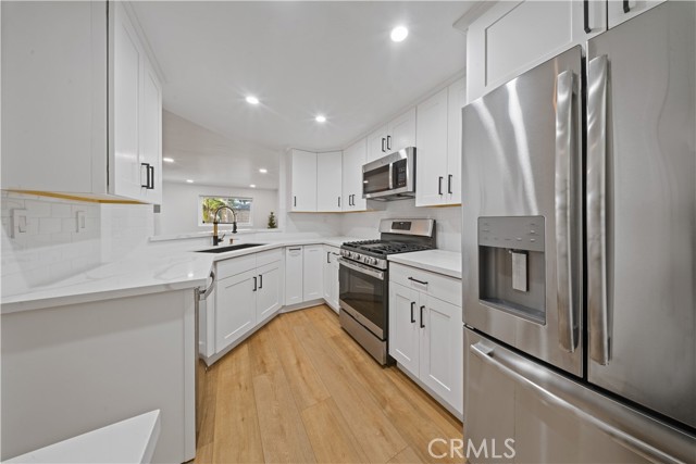 Detail Gallery Image 3 of 21 For 645 Ohio Ave #205,  Long Beach,  CA 90814 - 2 Beds | 2 Baths