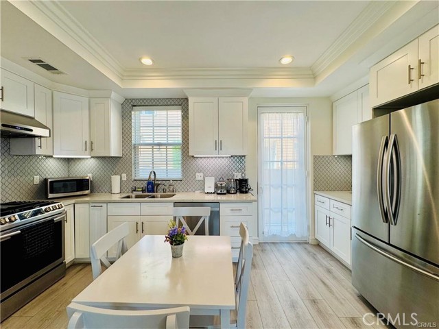 118 N Allen Ave, Pasadena CA: https://media.crmls.org/medias/20ecc964-32ca-4625-86bf-5e98328680ce.jpg
