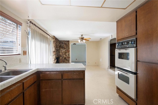 Open kitchen to the dining room and the family room!