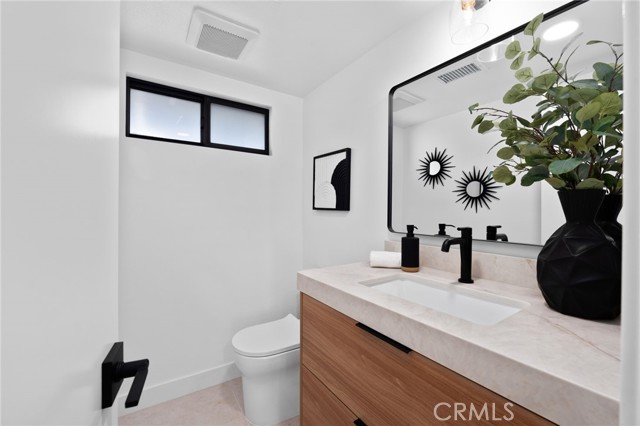 1975 E Mark Leslie, Palm Springs, CA 92264