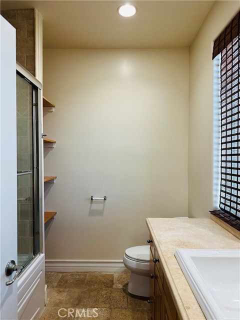 Detail Gallery Image 17 of 26 For 5555 Carpenter Ave #2,  Valley Village,  CA 91607 - 3 Beds | 2/1 Baths