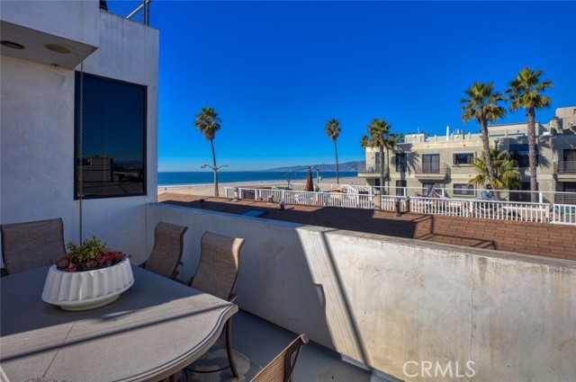 Detail Gallery Image 28 of 44 For 3007 Ocean Front Walk, Venice,  CA 90291 - 3 Beds | 3 Baths