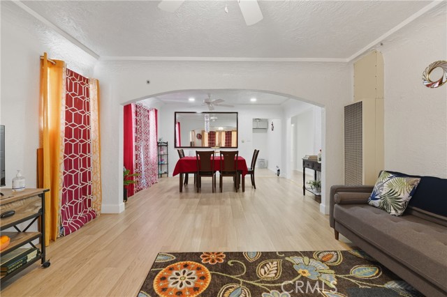 Detail Gallery Image 3 of 53 For 4539 E 53rd St, Maywood,  CA 90270 - 5 Beds | 4 Baths