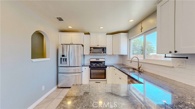 Detail Gallery Image 13 of 38 For 13937 Cuyamaca Rd, Apple Valley,  CA 92307 - 3 Beds | 2 Baths