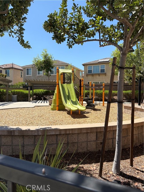 Detail Gallery Image 4 of 22 For 28434 Sunflower St, Highland,  CA 92346 - 3 Beds | 2/1 Baths