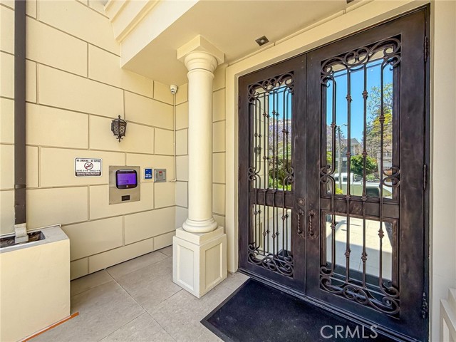 443 N Palm Drive, Beverly Hills CA: https://media.crmls.org/medias/20f346fc-df3a-4b00-9e08-786f1c1a9a8f.jpg