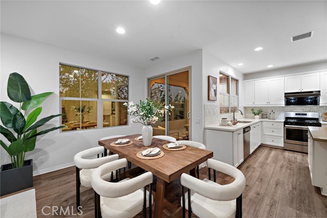 Detail Gallery Image 7 of 45 For 111 Henson, Irvine,  CA 92620 - 4 Beds | 3 Baths