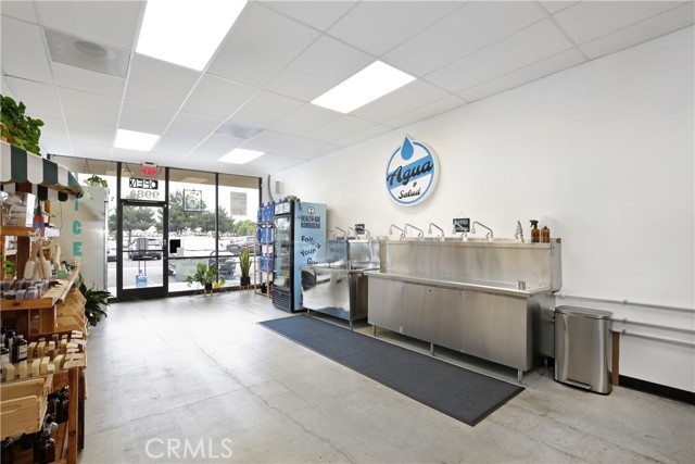 9984 lakewood Boulevard, Downey CA: https://media.crmls.org/medias/20f35d7e-14aa-4304-99e9-1f7a786e2b8e.jpg