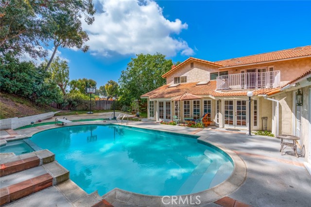 40 Club View Lane, Rolling Hills Estates, California 90274, 5 Bedrooms Bedrooms, ,3 BathroomsBathrooms,Residential,Sold,Club View,PW22062532