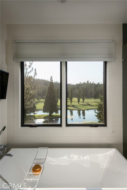 420 Golf Course Road, Lake Arrowhead CA: https://media.crmls.org/medias/20f3bcc2-4805-4234-8d5e-155d47656546.jpg