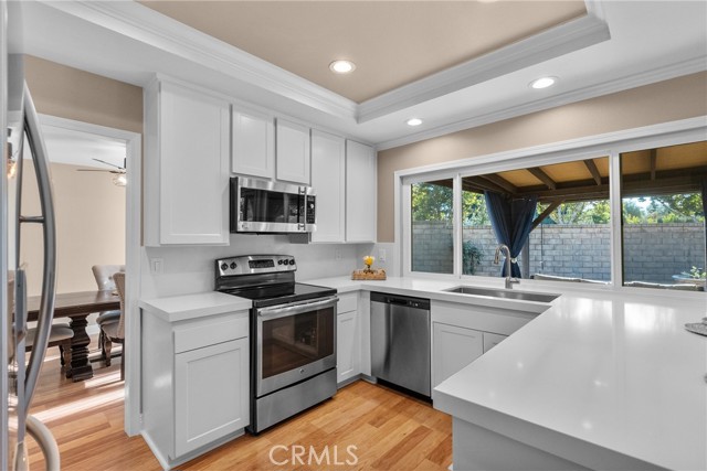 Detail Gallery Image 11 of 41 For 23439 via Elisandra, Valencia,  CA 91355 - 5 Beds | 3 Baths