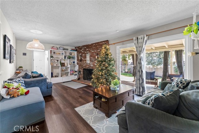 Detail Gallery Image 10 of 29 For 2066 Royalty, Pomona,  CA 91767 - 4 Beds | 2 Baths