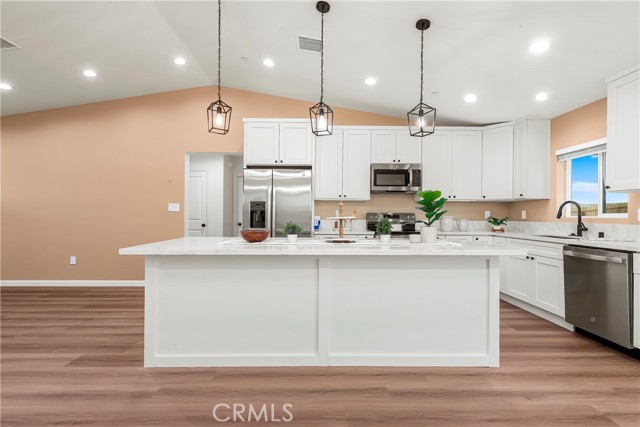 Detail Gallery Image 14 of 25 For 8225 Peach Ave, California City,  CA 93505 - 3 Beds | 4 Baths