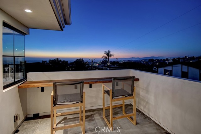 825 Highview Avenue, Manhattan Beach, California 90266, 4 Bedrooms Bedrooms, ,3 BathroomsBathrooms,Residential,Sold,Highview,SB21239837