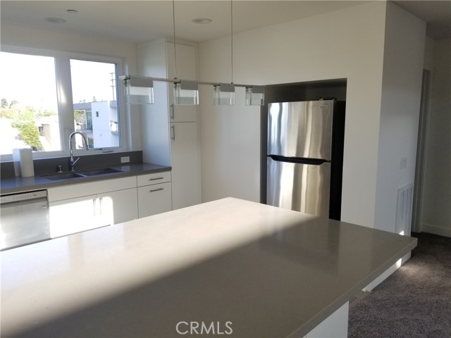 Detail Gallery Image 7 of 7 For 5621 N Bella Blanco Dr, North Hollywood,  CA 91601 - 3 Beds | 3/1 Baths