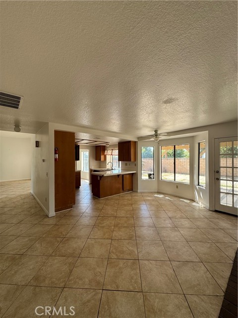 Detail Gallery Image 3 of 8 For 24341 Carman Ln, Moreno Valley,  CA 92551 - 3 Beds | 2/1 Baths