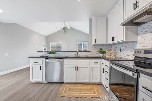 21391 Brandy Wine Lane, Lake Forest CA: https://media.crmls.org/medias/20f8e9ad-caa1-4fbb-adfe-123af679ca82.jpg