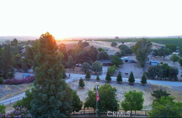 5825 Deer Creek Way, Paso Robles CA: https://media.crmls.org/medias/20fa0abe-a138-4e50-9f67-7575f01b4ee5.jpg