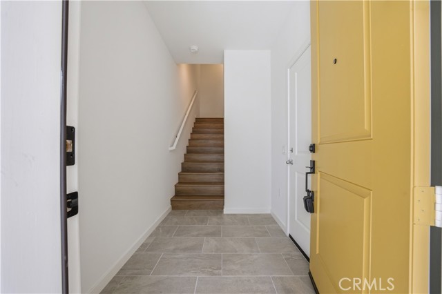 Detail Gallery Image 2 of 31 For 9427 N Sepulveda Blvd. #5,  North Hills,  CA 91343 - 3 Beds | 2/1 Baths