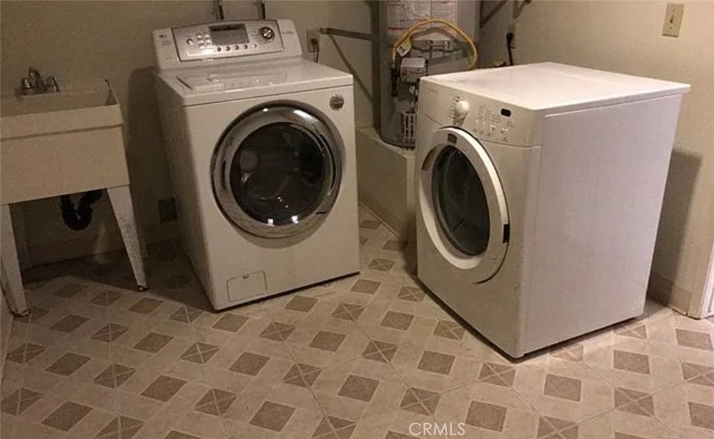 https://media.crmls.org/medias/20facd2b-4fc3-4f5c-8033-3d3fcc1a6e5e.jpg?preset=X-Large