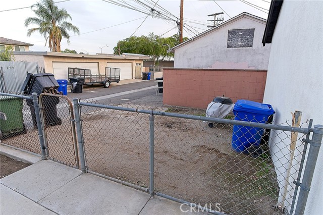 550 N 1st Avenue, Upland CA: https://media.crmls.org/medias/20fb947b-b64d-4120-be27-0e013389d6b0.jpg