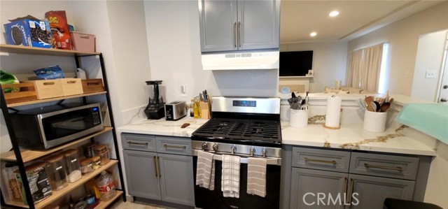 Detail Gallery Image 6 of 13 For 2935 N H St, San Bernardino,  CA 92405 - 4 Beds | 2 Baths