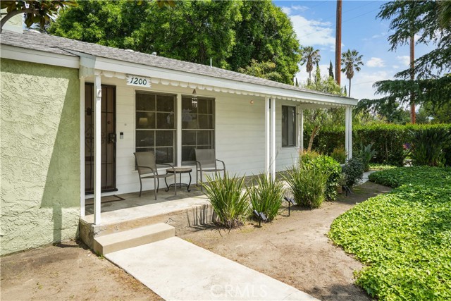 Detail Gallery Image 3 of 27 For 1200 N Valley St, Burbank,  CA 91505 - 4 Beds | 2 Baths