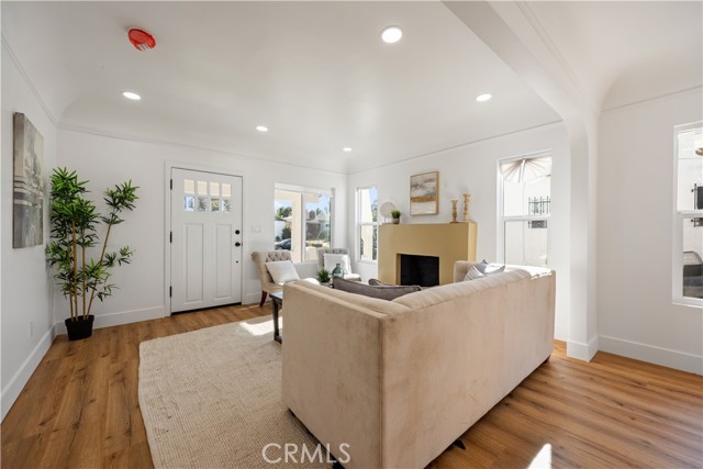 Detail Gallery Image 9 of 21 For 627 W 111th Pl, Los Angeles,  CA 90044 - 3 Beds | 2 Baths