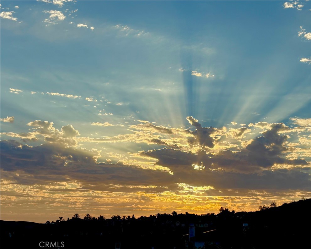 https://media.crmls.org/medias/20fe20a5-31fe-4e73-bd8a-386c0d53c509.jpg?preset=X-Large