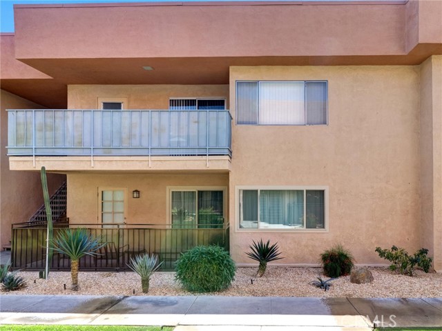 Detail Gallery Image 4 of 42 For 400 N Sunrise Way #224,  Palm Springs,  CA 92262 - 2 Beds | 2 Baths