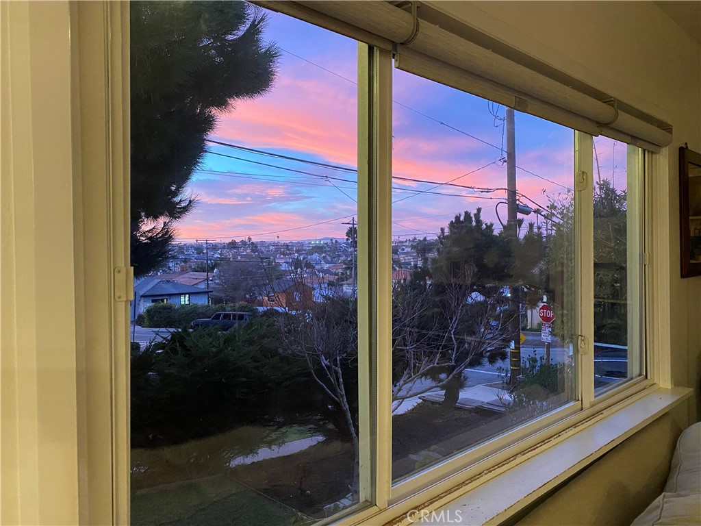 https://media.crmls.org/medias/20ff27aa-c14e-4f4b-a824-2cd687f30642.jpg?preset=X-Large