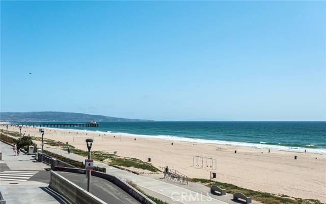 2208 The Strand, Manhattan Beach CA: https://media.crmls.org/medias/20ff35f9-fde3-4818-9c02-a6513f2a05de.jpg