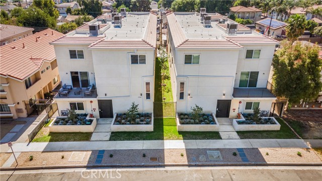 Detail Gallery Image 1 of 28 For 17158 Chatsworth St #2,  Granada Hills,  CA 91344 - 3 Beds | 2/1 Baths