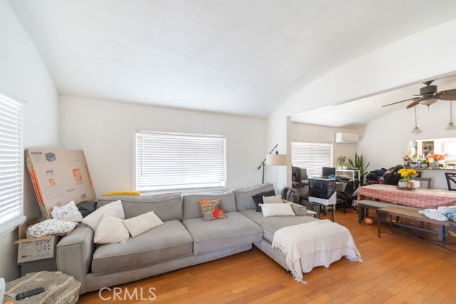 Detail Gallery Image 4 of 34 For 5450 Lewis Ave, Long Beach,  CA 90805 - 2 Beds | 1 Baths